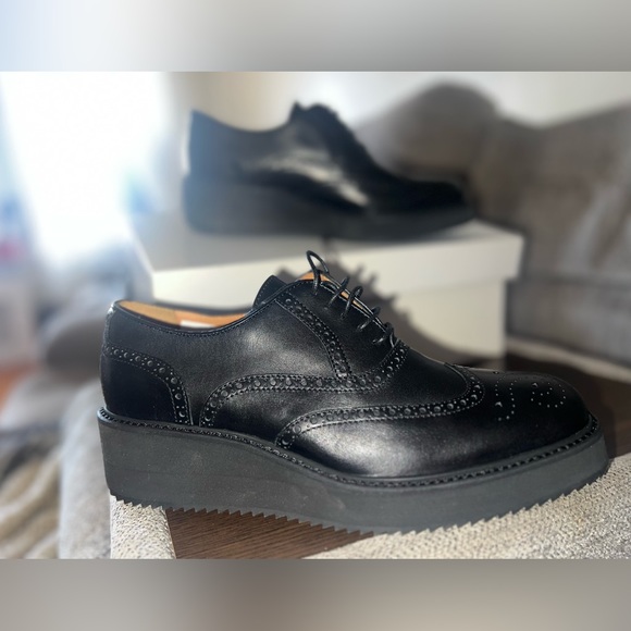 Genuine black leather shoes - Picture 1 of 5
